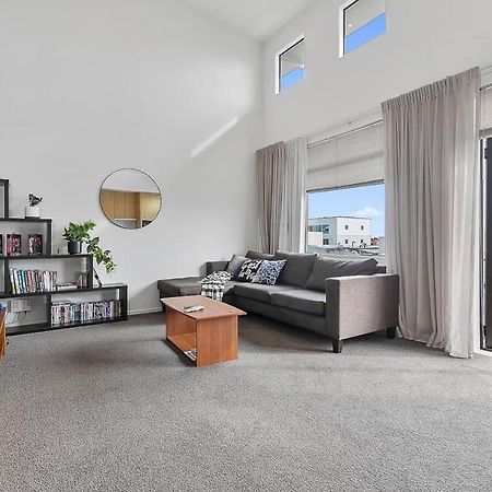 Roomy High-Ceiling Loft Apartment - Free Parking! أوكلاند المظهر الخارجي الصورة