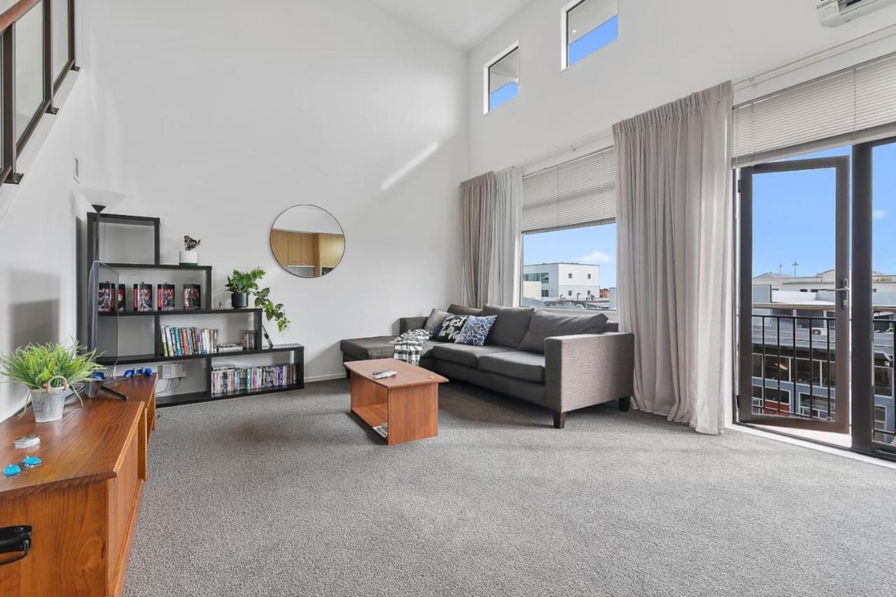 Roomy High-Ceiling Loft Apartment - Free Parking! أوكلاند المظهر الخارجي الصورة