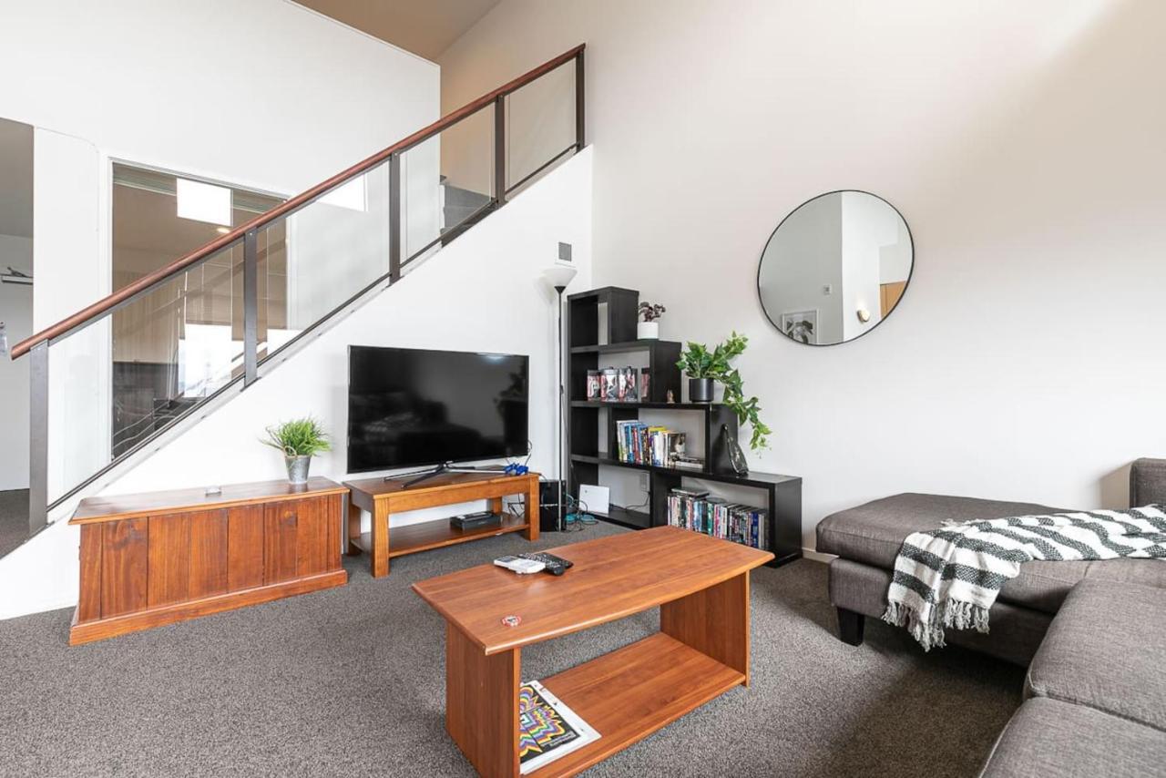 Roomy High-Ceiling Loft Apartment - Free Parking! أوكلاند المظهر الخارجي الصورة