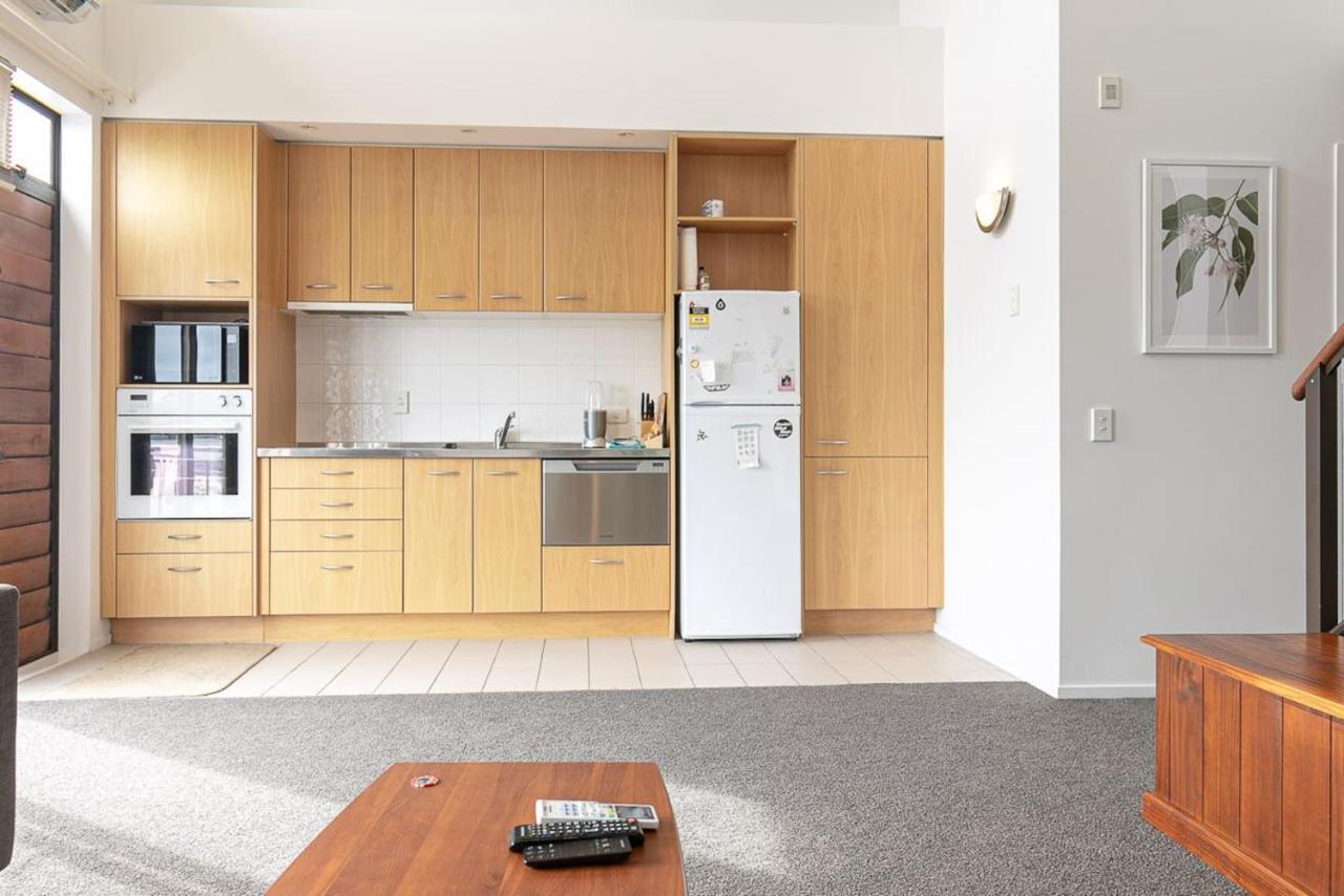 Roomy High-Ceiling Loft Apartment - Free Parking! أوكلاند المظهر الخارجي الصورة