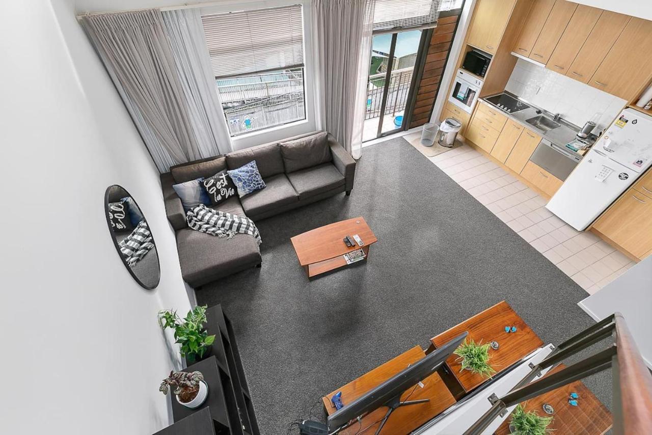 Roomy High-Ceiling Loft Apartment - Free Parking! أوكلاند المظهر الخارجي الصورة