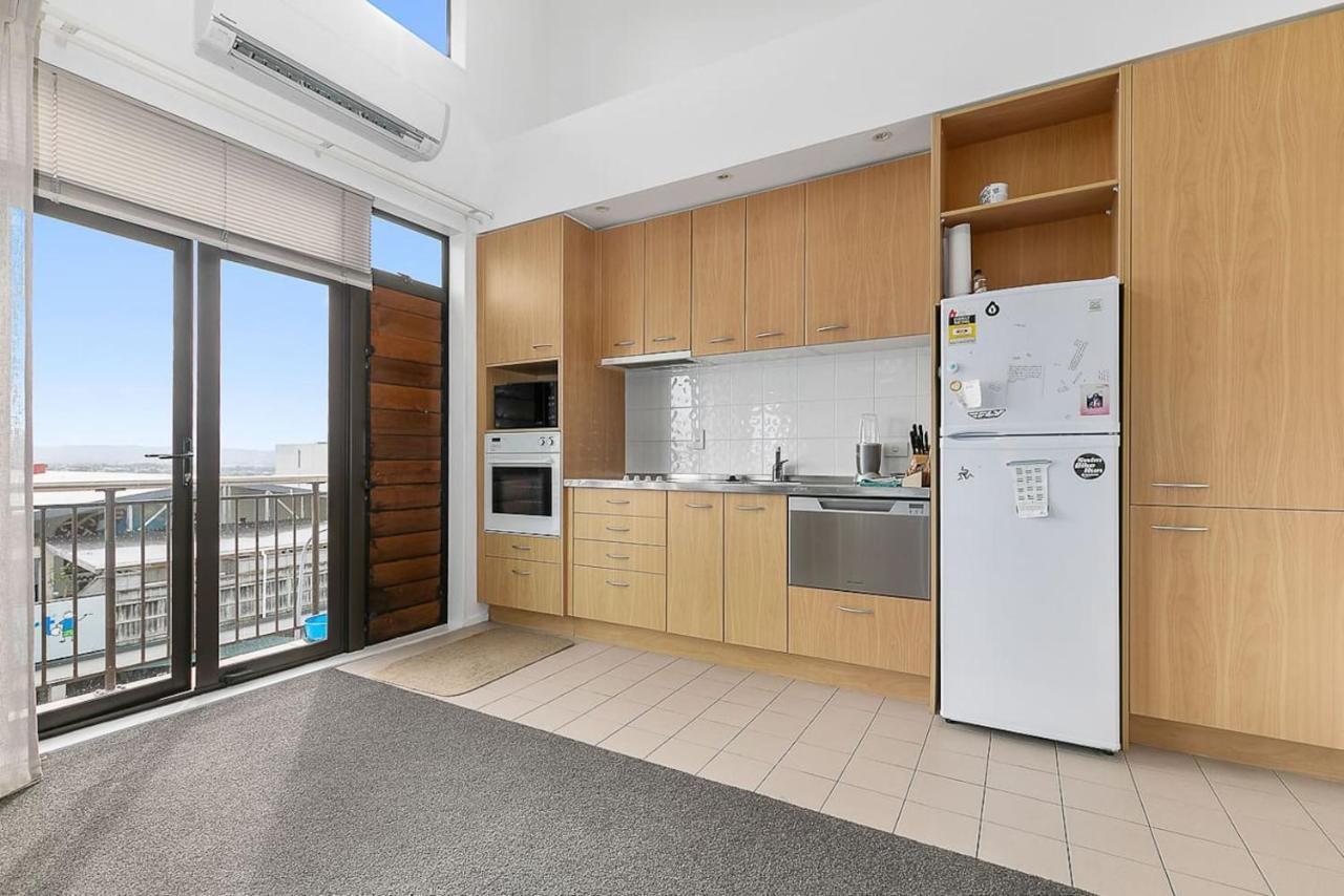 Roomy High-Ceiling Loft Apartment - Free Parking! أوكلاند المظهر الخارجي الصورة